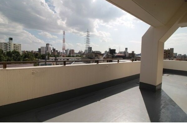 キャッスルメイ植田のバルコニー