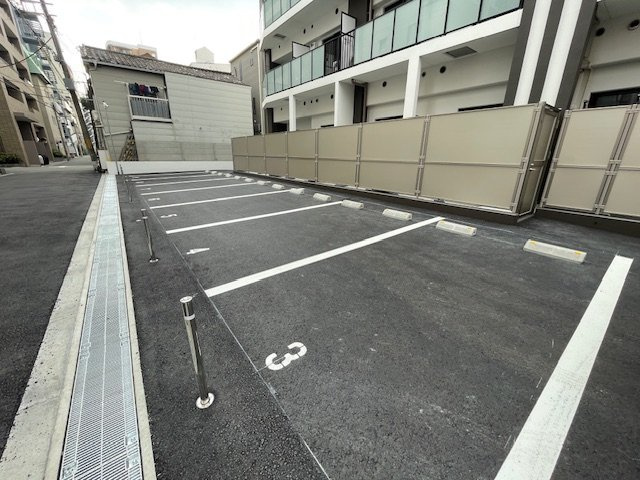 クローバー・グランデ今里の駐車場