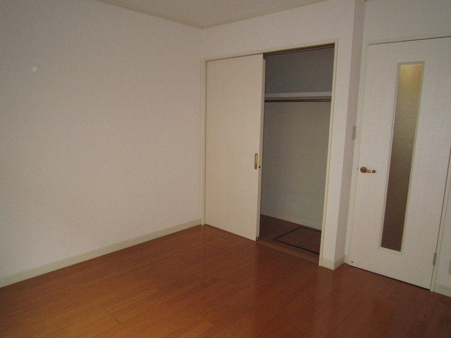 ＧＲＡＣＥ若宮の寝室|フローリングでお掃除もラクラク♪