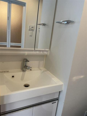 【洗面所】 | ＨＹ’ｓ　品川南大井 | 明るい洗面所です