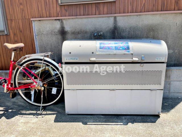 アイワイコート名城公園のエントランス