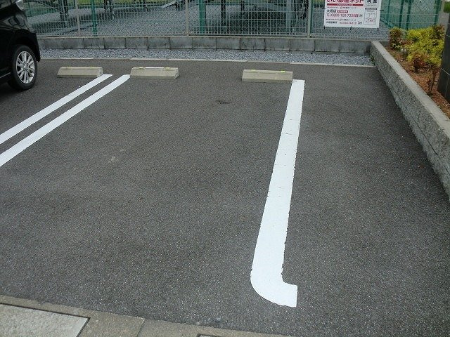 フロンテーラの駐車場