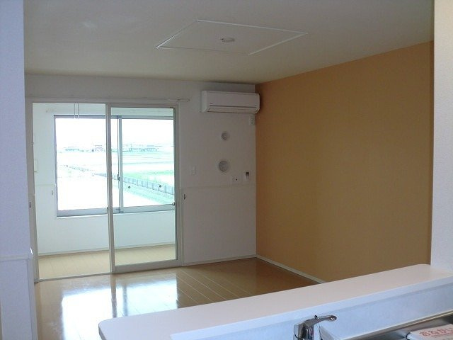 フロンテーラの居間・リビング