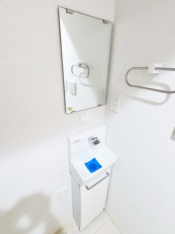 豊島区南大塚１丁目のアパートの独立洗面台|別部屋使用
