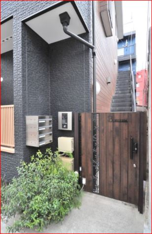 豊島区南大塚１丁目のアパートのエントランス