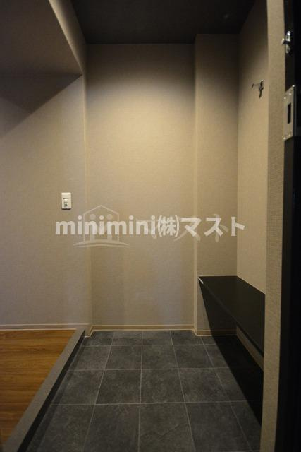 エヌレジデンス新今宮の玄関