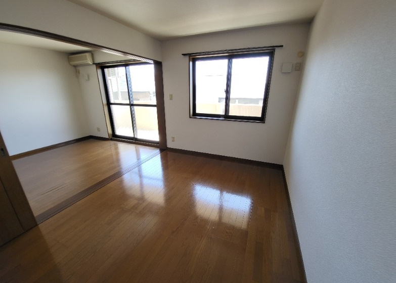 熊本市中央区黒髪６丁目の賃貸マンションの居間・リビング