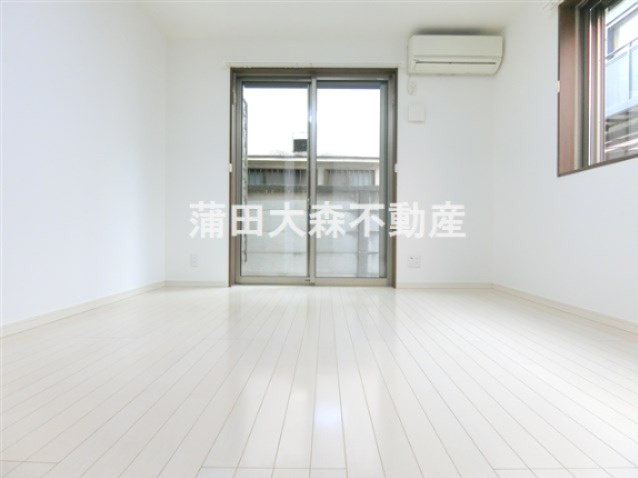 ヴィエント仲六郷の居間・リビング|角部屋2面採光の洋室7帖