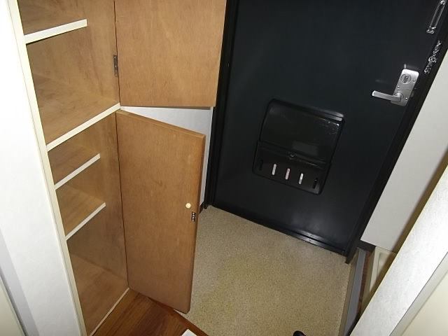 ホワイエ・ドゥ・ラメールの玄関