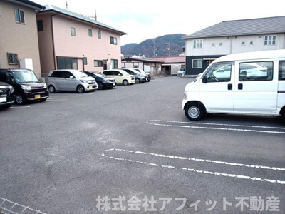 【駐車場】 | ガーデンズ多治米 B棟