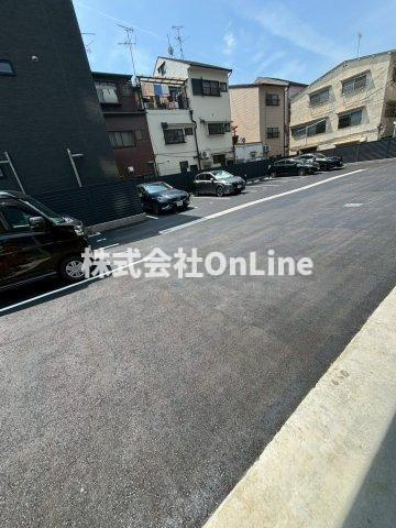 プレサンス東小橋エレディータの駐車場