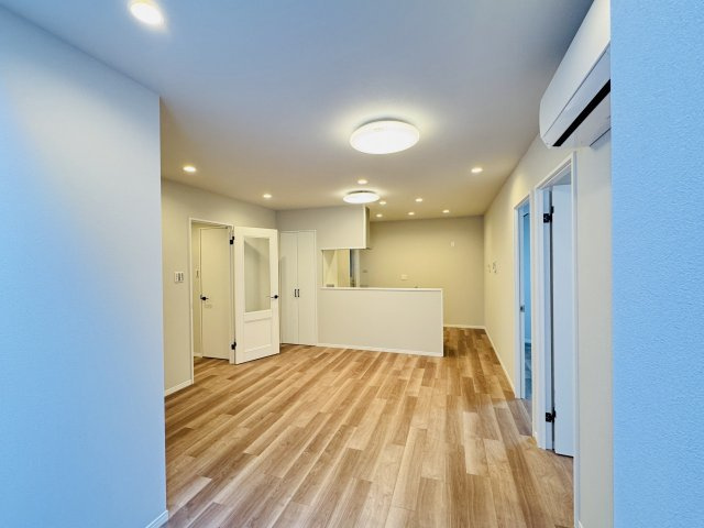 サンビュー南町の居間・リビング|～15.8帖の明るいLDKで、家族団欒の時間をお過ごしいただけます～