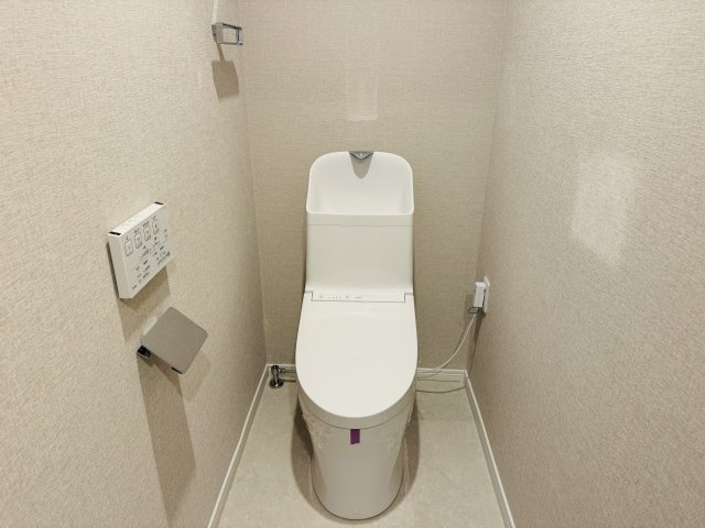 サンビュー南町のトイレ|～新規交換済、暖房温水洗浄機能付きトイレ（TOTO製）　冬場は特に嬉しい機能ですね～