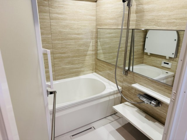 サンビュー南町の浴室|～新規交換したキレイなバスルーム　気持ち良く湯船に浸かる事が出来ます～