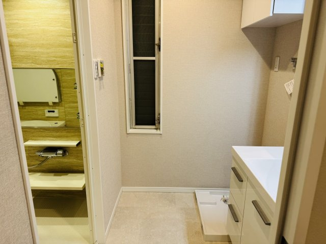 サンビュー南町の脱衣所|～窓付きで換気のしやすい洗面所～