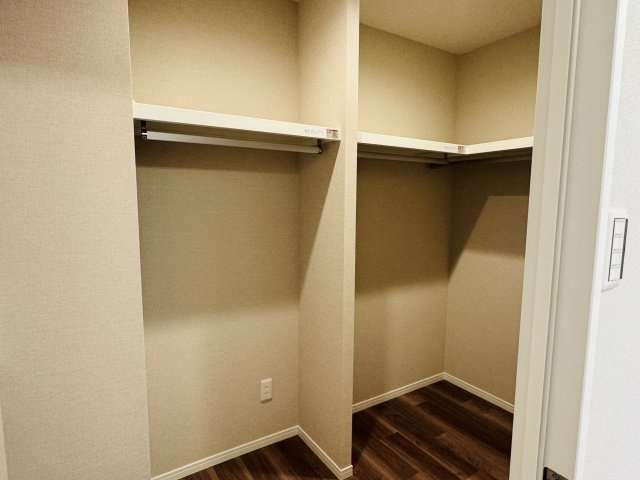 サンビュー南町の収納|～ウォークインクローゼットでお荷物がスッキリ収まります～