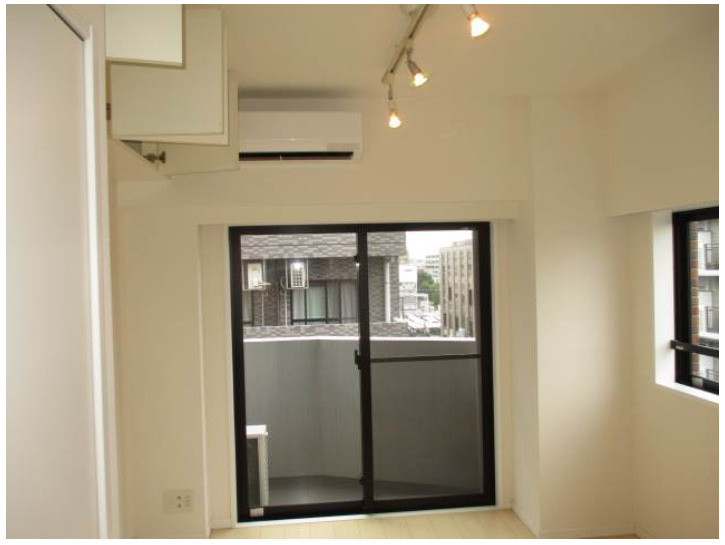 ブライズ中野新橋の居間・リビング