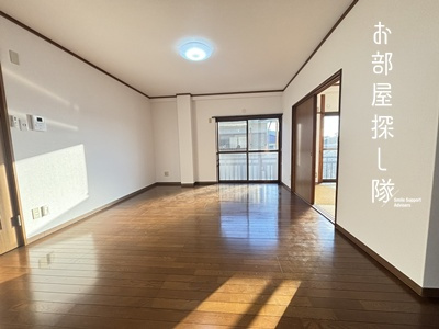 久留米市山川安居野３丁目の一棟アパートの居間・リビング