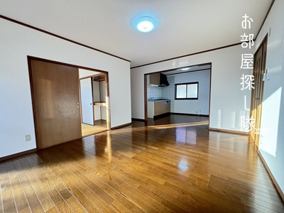 久留米市山川安居野３丁目の一棟アパートの居間・リビング