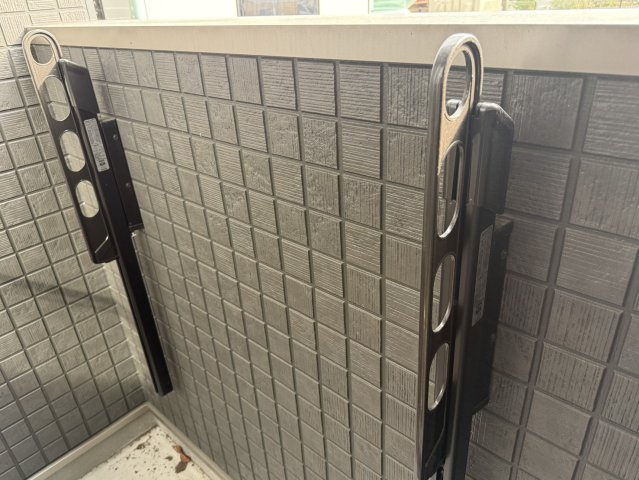 CASA上津のバルコニー|バルコニーに折り畳み式のハンガーラックついてます