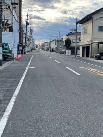 【前面道路含む現地写真】 | 白山浦１土地 | 前面道路１１ｍ