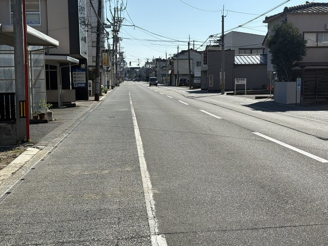 【前面道路含む現地写真】 | 白山浦１土地 | 前面道路１１ｍ
