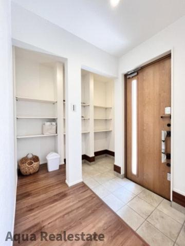 オール電化デザイナーズハウス丸亀市今津町④の玄関|きれいな玄関です