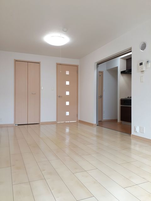 熊本市南区平田２丁目の賃貸マンションの居間・リビング