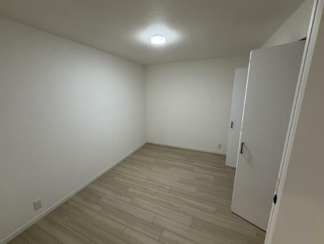 ハイレジデンス朝霧の洋室