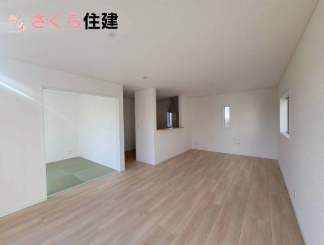 クレイドルガーデン那須塩原市下厚崎第2　1号棟の内観：施工例|同社施工物件の写真です。三口コンロは複数の調理ができるので時短になります！							
