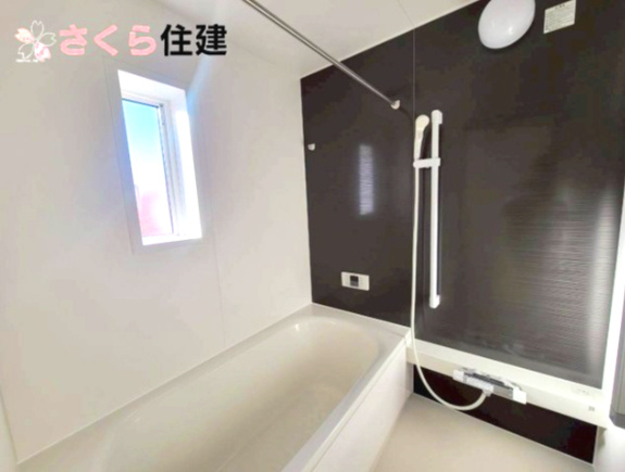 クレイドルガーデン那須塩原市下厚崎第2　1号棟の内観：施工例|同社施工物件の写真です。雨の日や湿気の多い梅雨時期などに重宝する浴室暖房乾燥機付きです