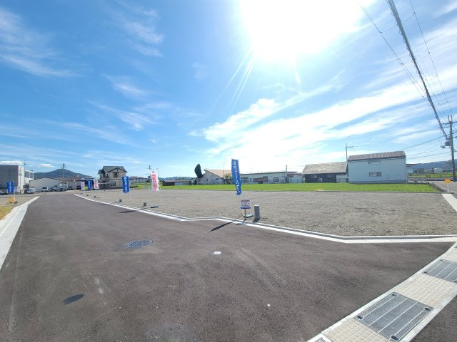 ライフフィールド山口小学校南の前面道路含む現地写真