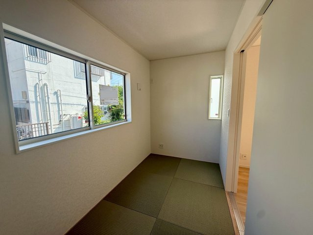 クレイドルガーデン中城村添石 第１・２号棟のその他|リビングに隣接する二面採光の洋風和室４帖