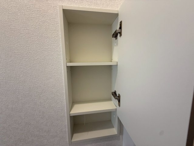 クレイドルガーデン中城村添石 第１・２号棟のその他|１階トイレに設置された便利な収納棚