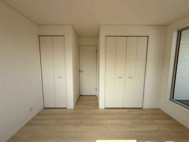 クレイドルガーデン中城村添石 第１・２号棟の収納|２階主寝室6.5帖に設置されたクローゼット収納×２