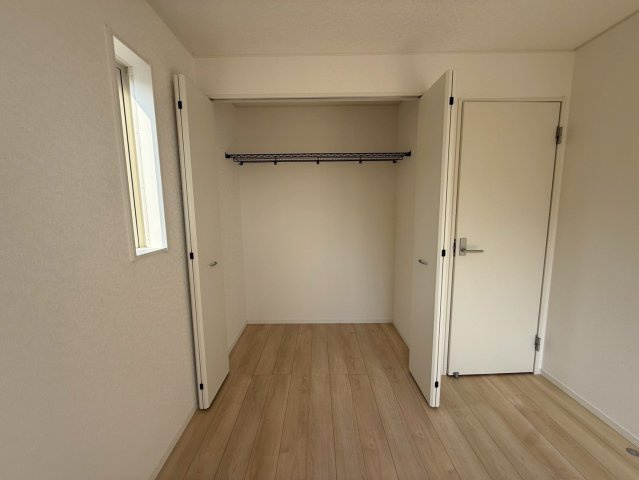 クレイドルガーデン中城村添石 第１・２号棟の収納|２階洋室６帖に設置されたクローゼット収納