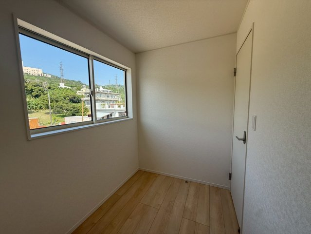 クレイドルガーデン中城村添石 第１・２号棟の洋室|あると便利な２階テレワークルーム３帖