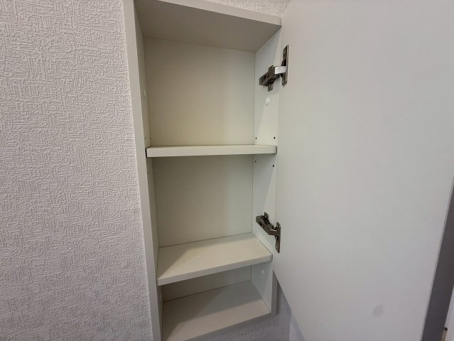 クレイドルガーデン中城村添石 第１・２号棟のその他|２階トイレに設置された便利な収納棚