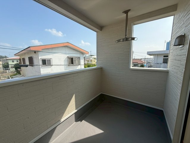 クレイドルガーデン中城村添石 第１・２号棟のバルコニー|急な雨も安心♪様々な用途に使える広々ルーフバルコニー