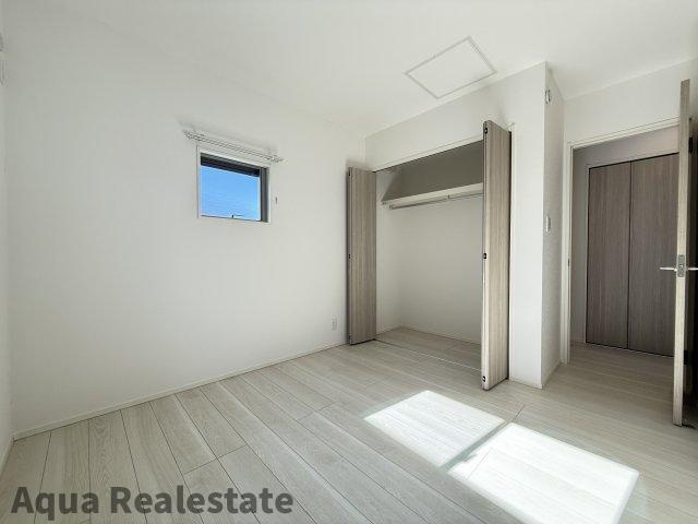 オール電化デザイナーズハウス高松市国分寺町⑦の寝室|使い勝手のいい寝室です