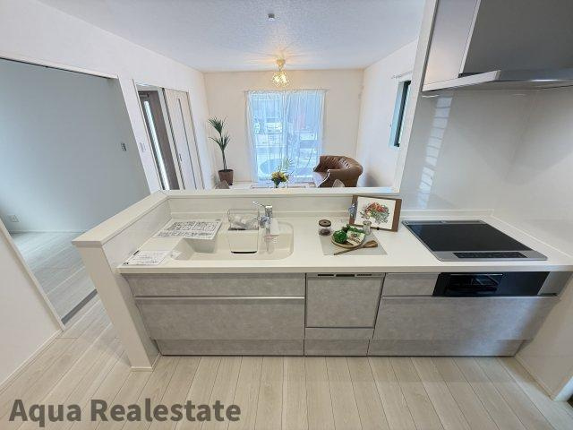 オール電化デザイナーズハウス高松市国分寺町⑦の居間・リビング|家族団欒の場所としてゆったりと居心地の良いリビングです。