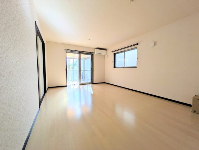 【居間・リビング】 | 南足柄市怒田　4SLDK