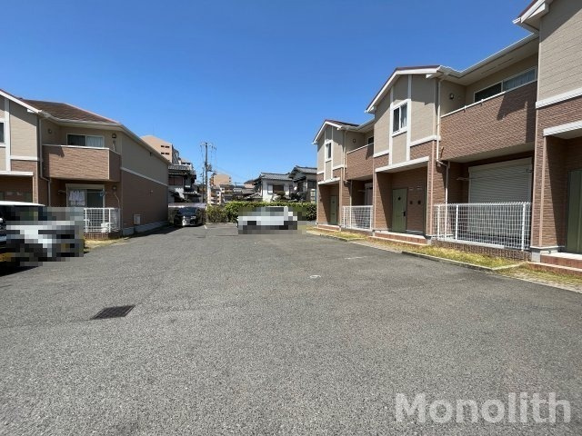 アルルⅡ番館の駐車場