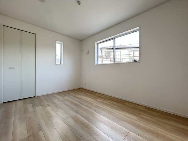 高知市薊野西町１丁目　新築一戸建て　の洋室|全室収納つきなのでスッキリ片付けられそうですね☆