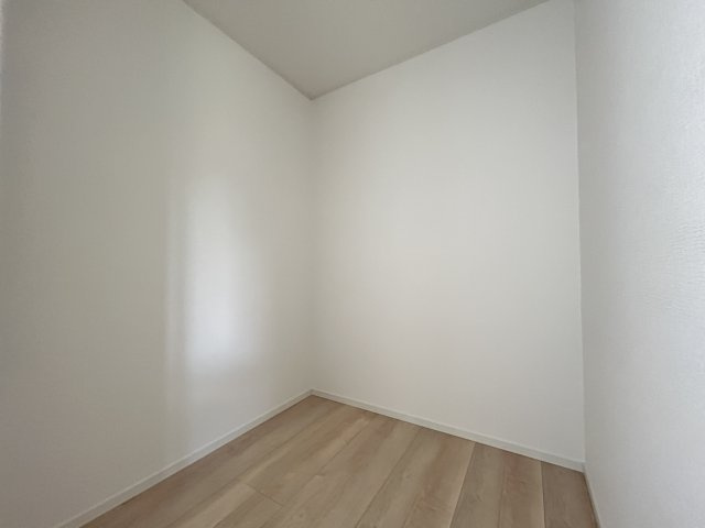 高知市薊野西町１丁目　新築一戸建て　のその他|２帖のWIC。書斎としても使えそうな広さです☆