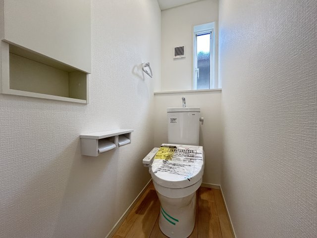 高知市薊野西町１丁目　新築一戸建て　のトイレ|2階にもトイレを完備しています。