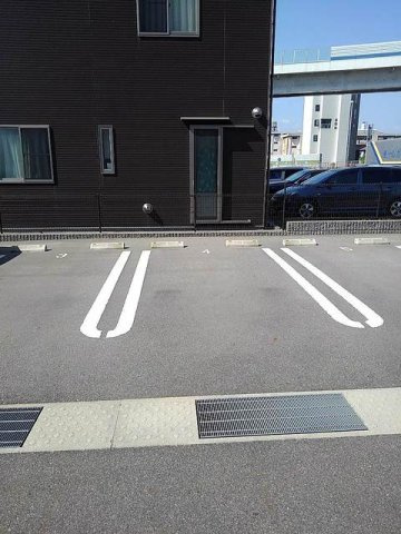 カーサ　デル　リオの駐車場|駐車場があるので、車を買う予定の方も安心です