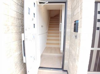 【玄関】 | アイランドヒルズ右籾　Ⅱ | きれいな玄関です