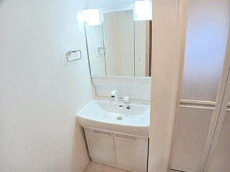 【洗面所】 | アイランドヒルズ右籾　Ⅱ | 明るい洗面所です