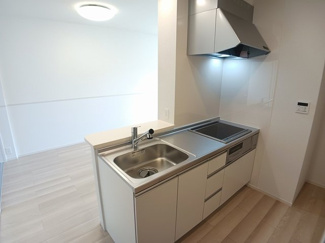 【キッチン】 | アイランドヒルズ右籾　Ⅰ | コンパクトなキッチンで掃除もラクラク